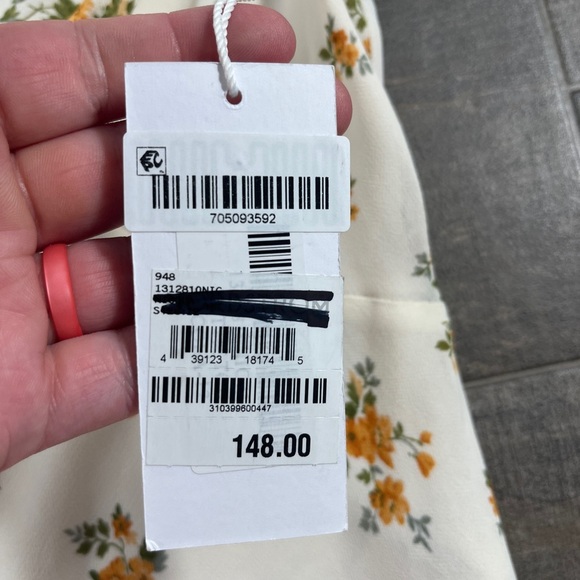 REFORMATION BETTIE FLORAL CAP SLEEVE TOP IN NICOLA - Picture 12 of 14